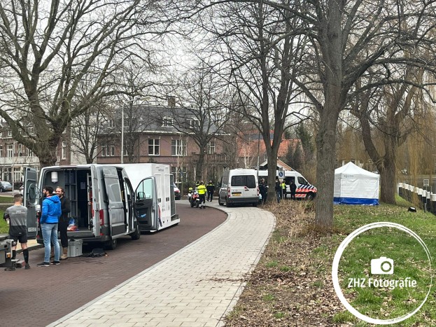 Politieonderzoek na aantreffen overleden persoon in water Plantagebrug Delft