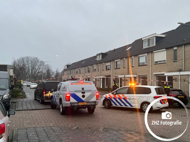 Straat afgezet na vondst wapens in woning ‘s-Gravendeel