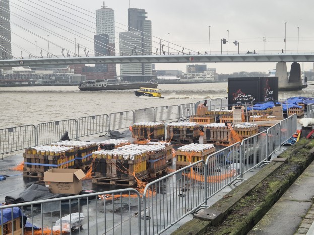 Vuurwerkshow Erasmusbrug Rotterdam 31-12-2024/2025 00:00